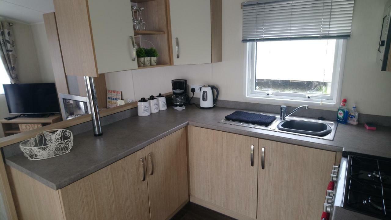 Bude Caravan Caromax - Families And Couples Only Exterior photo