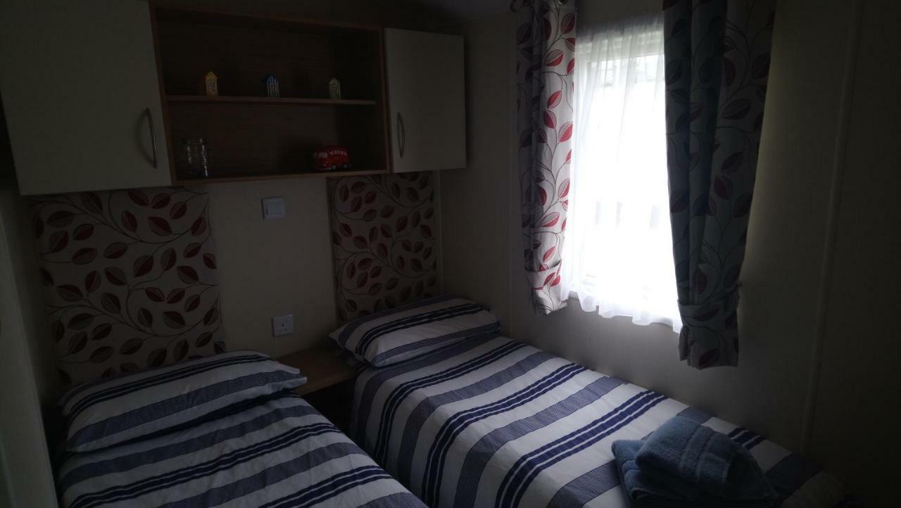 Bude Caravan Caromax - Families And Couples Only Exterior photo