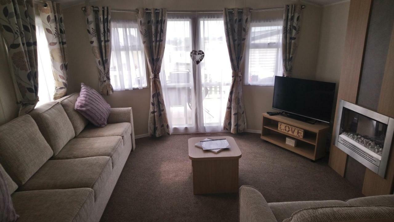 Bude Caravan Caromax - Families And Couples Only Exterior photo